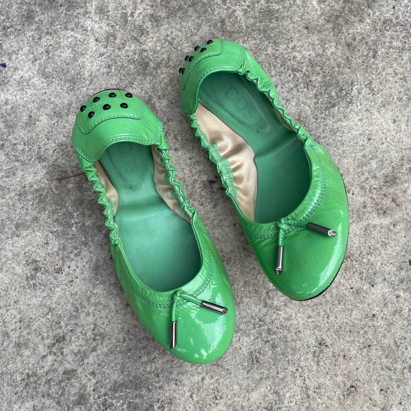 Tod's Shoes - Tod’s Green Patent Leather ballerina flats, size 37
